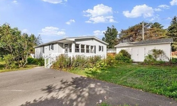 The Bluff House | Cozy House just minutes from Parlee Beach