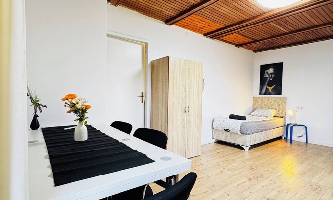 Meidling Apartment | Cozy House Terrace &Garden Sleeps 34