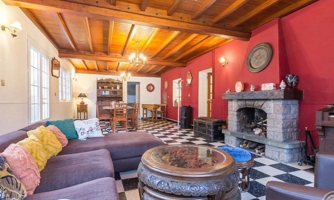 Le Vast Cottage | Cozy house with fireplace and games room in quaint village