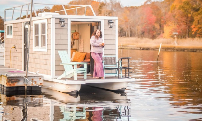 Old Lyme Boat Rental | Cozy houseboat escape surrounded by breath taking views across from Rocky Neck!