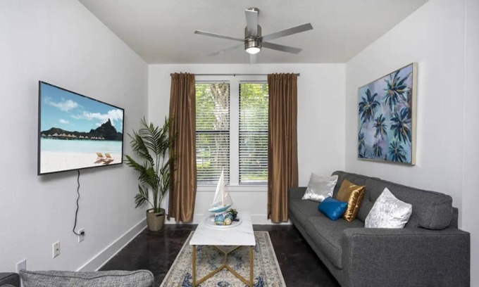 North Hyde Park Apartment | Cozy Hyde Park home, Univ Tampa, Tampa Gen Hosp, Riverwalk -6 ppl