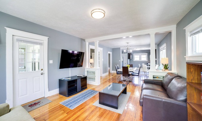 Michigan City Cottage | Cozy Indiana Getaway Near Washington Park Zoo!