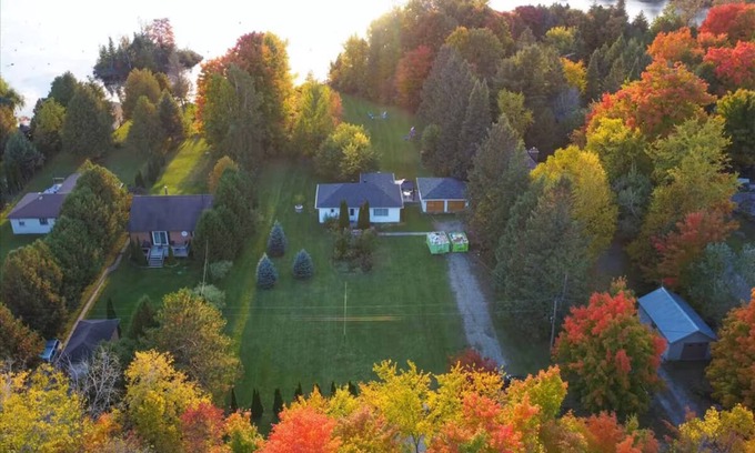 Victoria Road Cottage | Cozy Kawartha Waterfront Cottage 4 Bedrooms