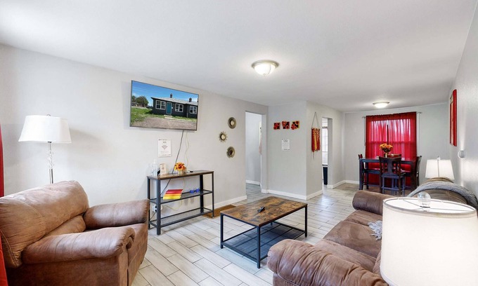Dupont House | Cozy King Bed Hideaway Near Top Concerts & Sports