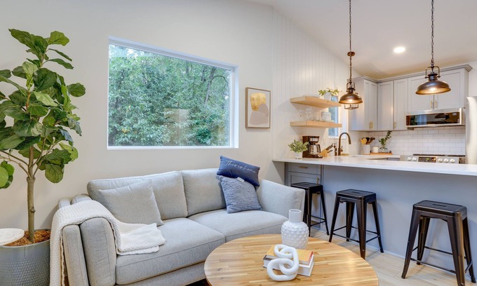 Inglewood-Finn Hill Cottage | Cozy Kirkland Cottage Near Saint Edward State Park