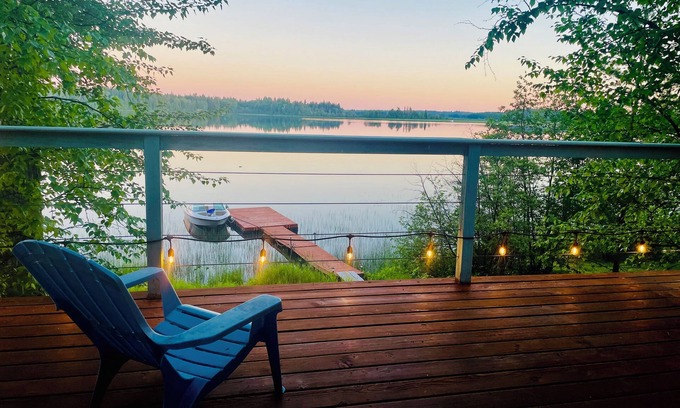 Regional District of Fraser-Fort George Cabin | Cozy lakefront cabin on Nukko Lake.