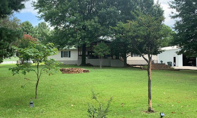 Hoyt House | Cozy Lake Eufaula Getaway