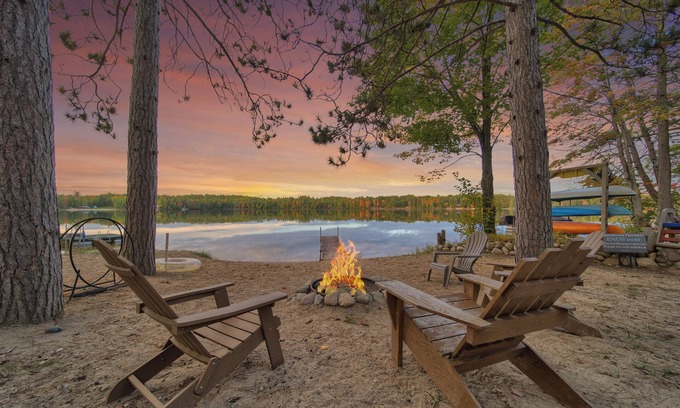 Hawks House | Cozy lakefont, slps 6, w/firepit