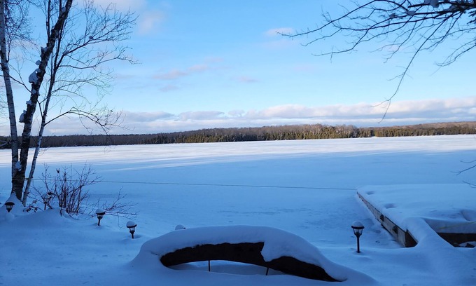 Georgian Bluffs House | Cozy lakefront cottage w/hottub for all your family relax.