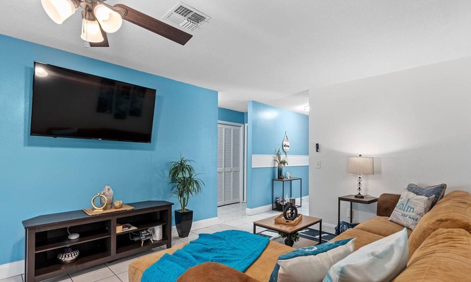 Orlando House | Cozy LakeFront Entire House near downtown & parks