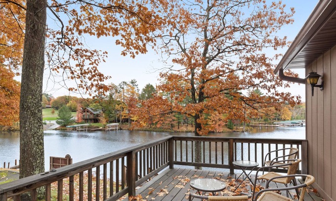 Eagle River Villa | Cozy lakefront villa w/shared docks, boat rentals & on-site restaurant - dogs OK