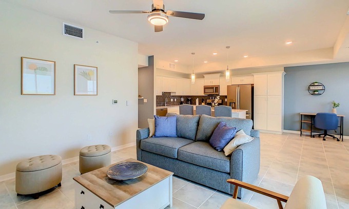 Kissimmee Condo | Cozy Lakefront/Waterpark Nearby