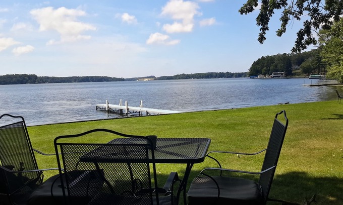 Free Soil Cottage | Cozy Lakeside Cottage, North Shore, Upper Hamlin 40 ft from waters edge