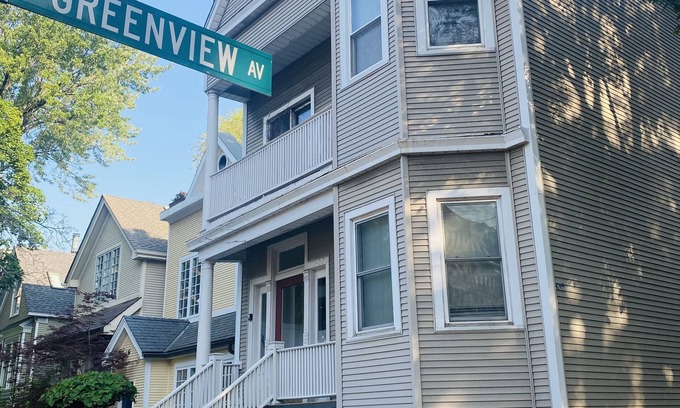 Lakeview Condo | Cozy Lakeview Condo