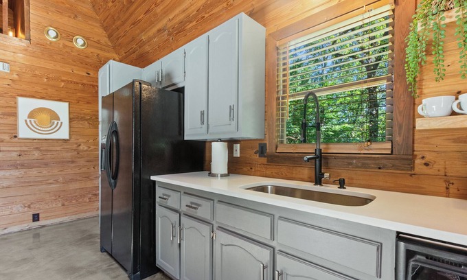 Tuscaloosa Cabin | Cozy Lakeview Retreat in Tuscaloosa - 2 bedrooms