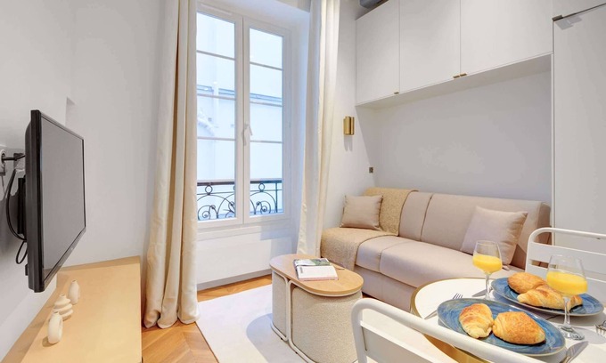 Marais Apartment | Cozy Le Marais Studio Near Place des Vosges