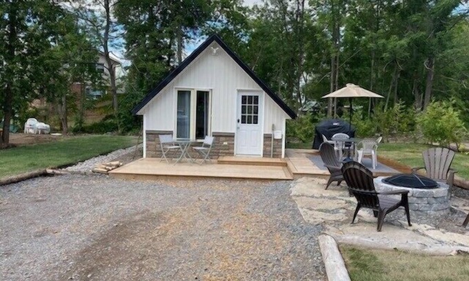 Campbellford Apartment | Cozy little cottage with big memories