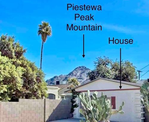 Camelback East House | Cozy Little Home w Private Washer & Dryer!