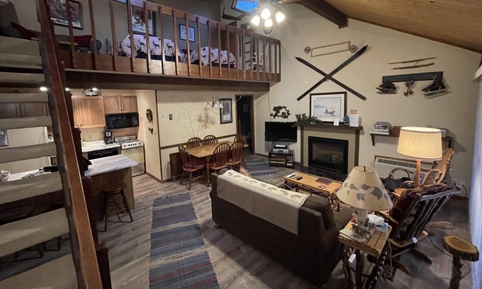 Hill City House | Cozy Loft at Quadna Mountain Resort!