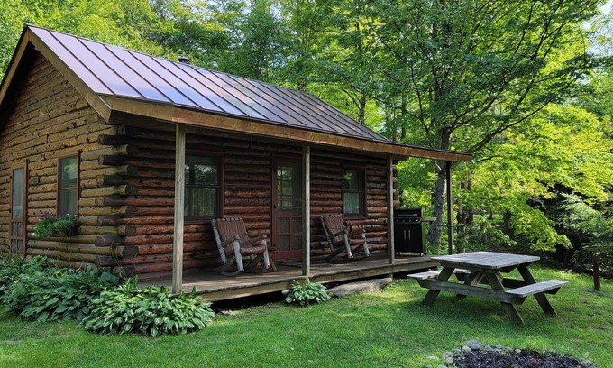Brookfield Cabin | Cozy Log Cabins located in the Green Mountains of Vermont