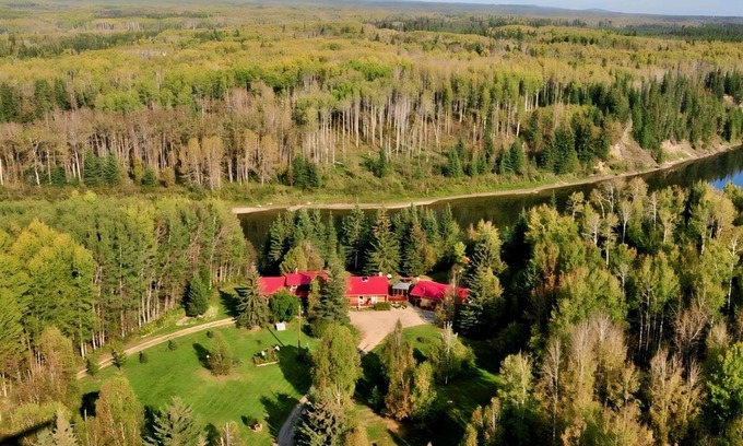 Central Alberta Cabin | Cozy Log Guesthouse with River Views