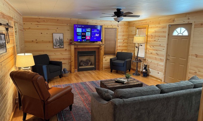 Drummond Cottage | COZY LUMBERJACK COTTAGE- Near Drummond Lake and ATV Trails. Canoe/kayak included