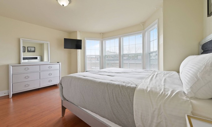 Downtown Baltimore House | Cozy & Luxury 4 bedroom Baltimore downtown home