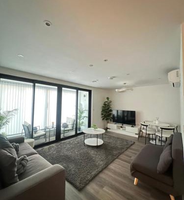 London Borough of Hounslow Apartment | Cozy Luxxe Apartment Brentford