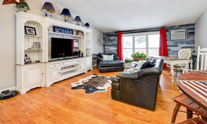 Manchester House | Cozy Manchester Getaway Near Skiing!