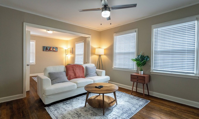 Lenox Apartment | Cozy Midtown Apartment in Memphis