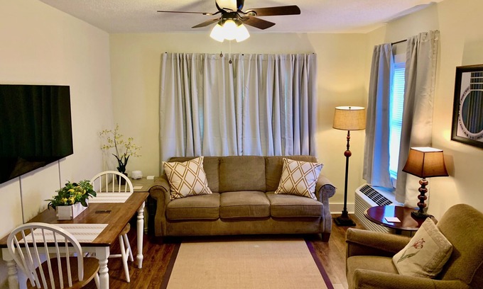 Mobile Apartment | Cozy Midtown Loft in Prime Location - 16B