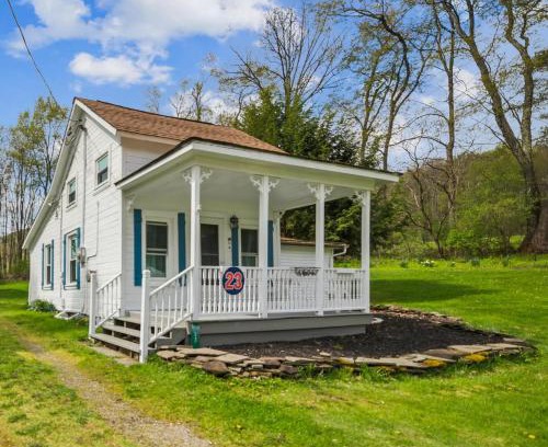 Milford House | Cozy Milford Cottage on Half Acre w Deck & Grill
