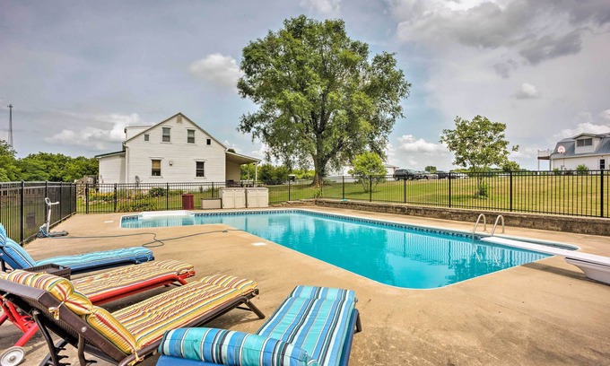 Berger Apartment | Cozy Missouri Retreat w/Pool, Pond & Fire Pit!
