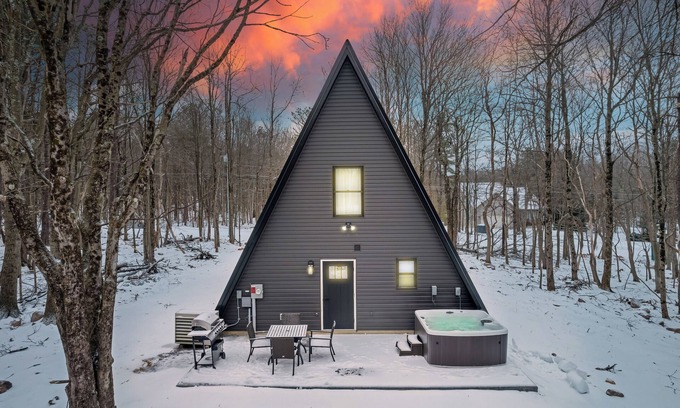 Albrightsville Cabin | Cozy Modern A-Frame with Hot tub, Fireplace, soak tub & Games