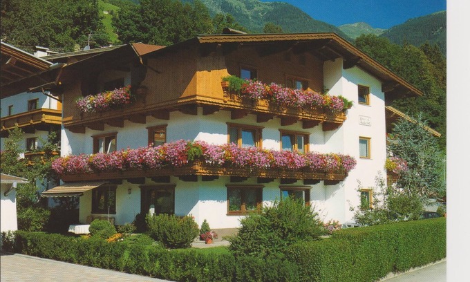 Hippach Apartment | Cozy, modern apartment with 2 bedrooms and stunning views