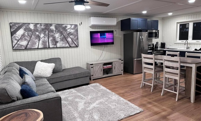 Macon Cabin | Cozy modern cabin in the woods