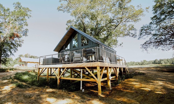 Coosa Cabin | Cozy Modern Cabin with Deck and Hot Tub in Cedar Bluff, Alabama