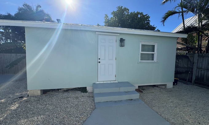 New Town Apartment | Cozy & modern guest house in Key West with AC, WiFi