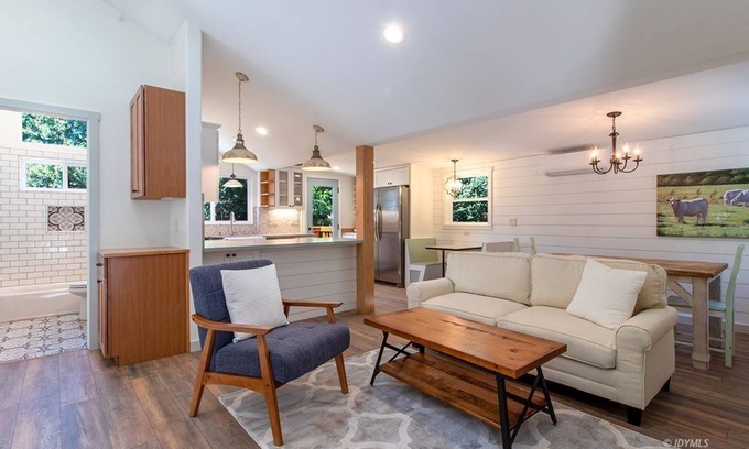 Idyllwild House | Cozy Modern Farmhouse Cabin. 2 bedrooms 1 bath. Air conditioned-Sleeps 4