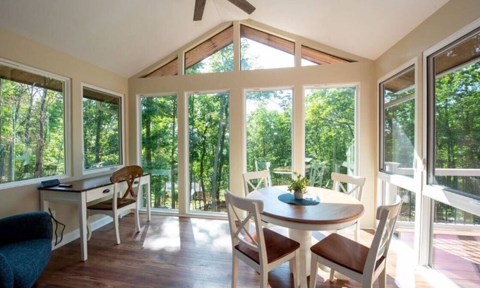 Kabletown Cabin | Cozy Mountain Cabin w/Steam Shower. Family Friendly!