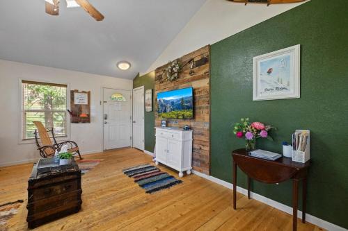 Tuolumne House | Cozy Mountain Cabin Yosemite Dodge Ridge Ski