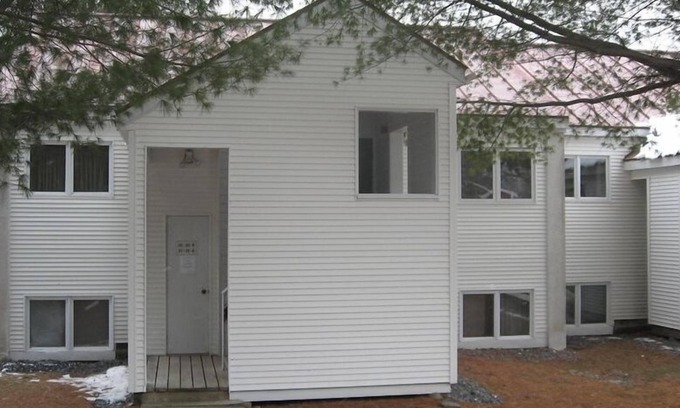 Warren Condo | Cozy Mountain Condo with Pool at Sugarbush and Warren Village