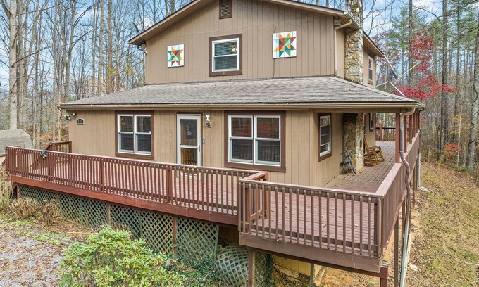 Waynesville House | Cozy Mountain Getaway w/Hot Tub!
