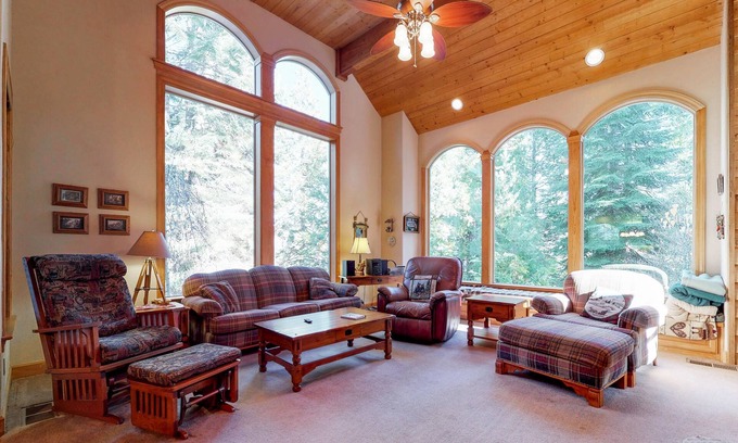 Shaver Lake Cottage | Cozy Mountain Home w/Large Deck & Game Room - Minutes to Shaver Lake Village