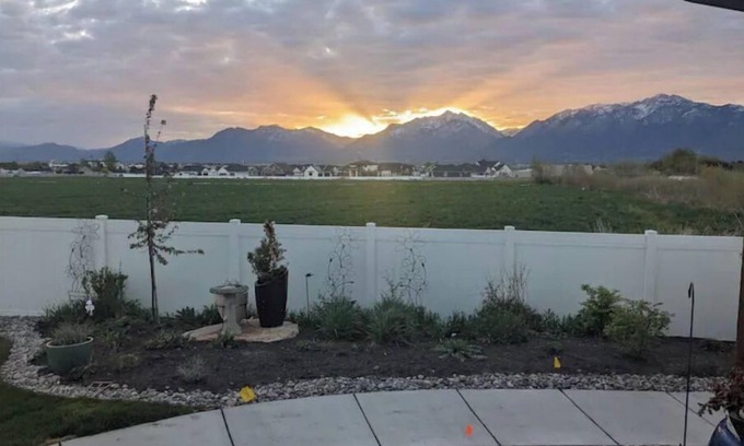 Herriman Apartment | Cozy Mountain-View Haven/Full Kitchen/Hot Tub/Easy SLC & Ski Access