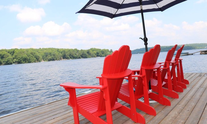 Windermere Cottage | Cozy Muskoka Winter Escape *Hot Tub* *Hidden Valley Ski Resort*