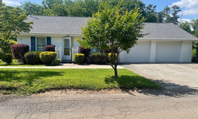 Maryville House | Cozy NOLA-Themed 2 Br/2Ba Near Tail of the Dragon