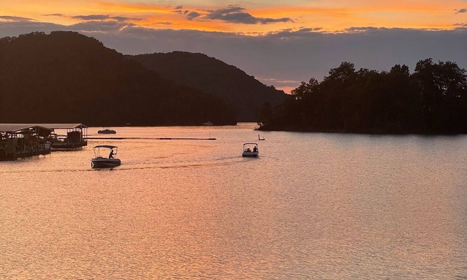 Maynardville Cottage | Cozy Norris Lakefront Cottage with Private Boat Dock @ Hickory Star Marina