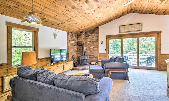 Cranmore Birches House | Cozy North Conway Home: Walk to Slopes & Dtwn