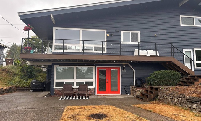 West End House | Cozy North Tacoma Guest Suite - close to beaches, parks & mountains